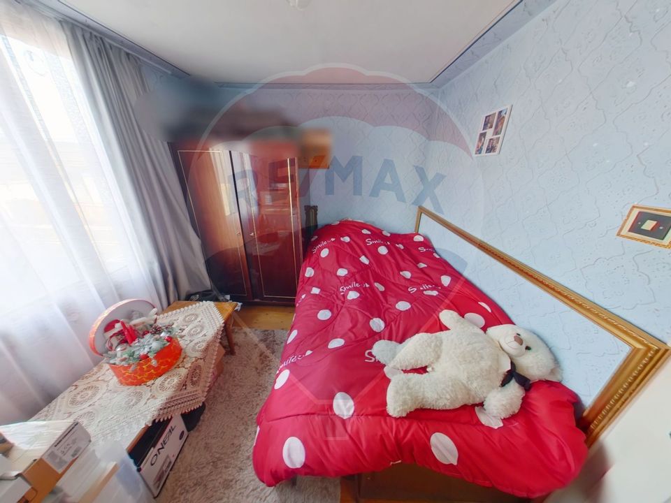 6 room House / Villa for sale, Vest area