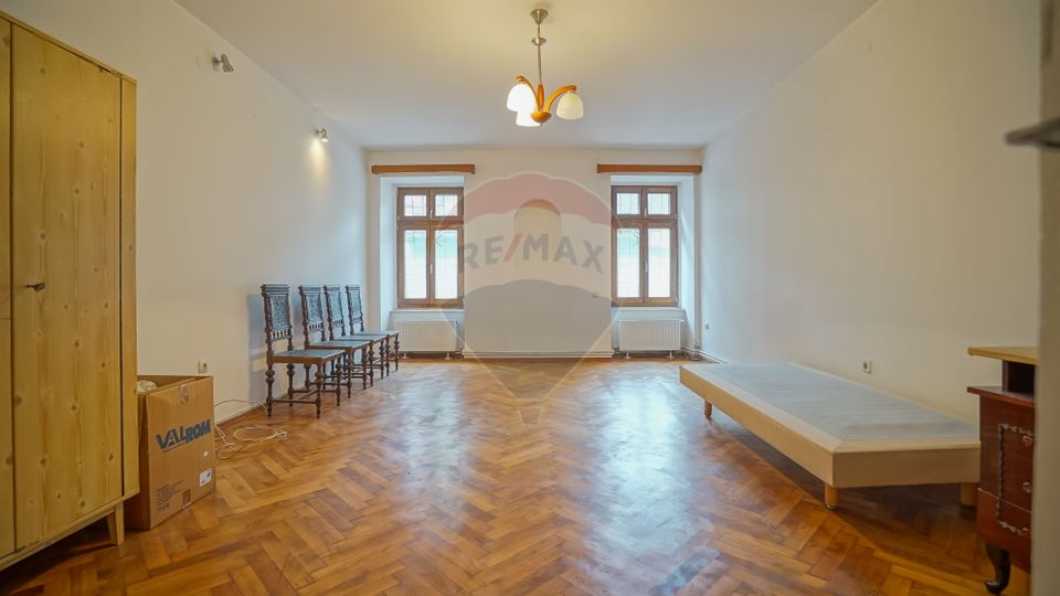 4 room House / Villa for sale, Centrul Istoric area