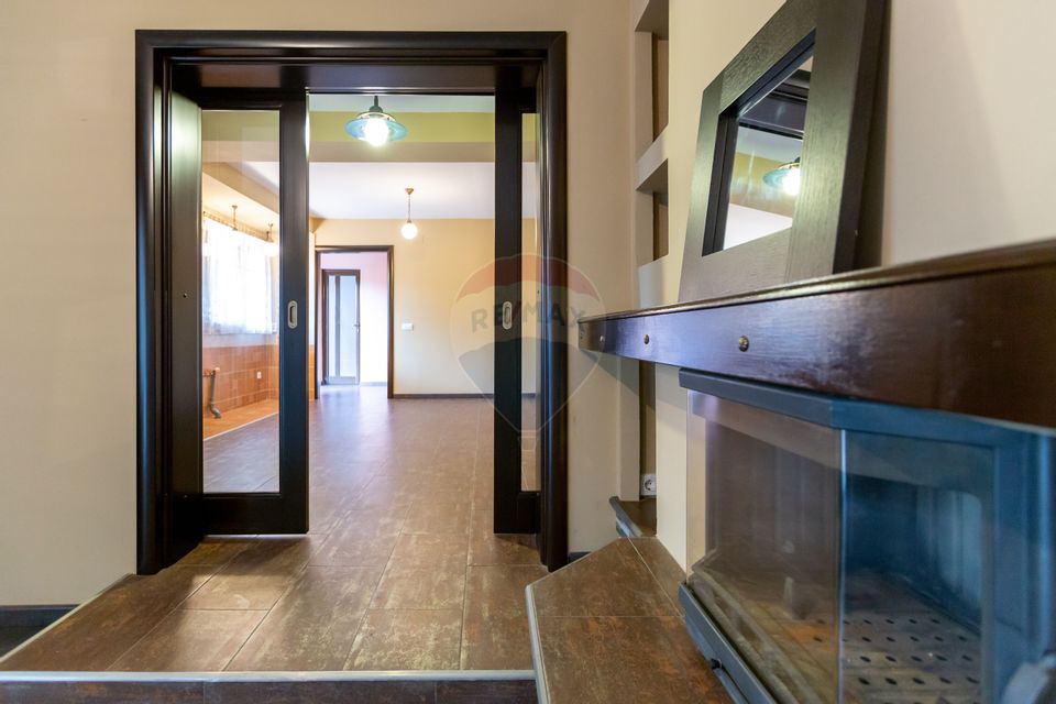10 room House / Villa for sale, Serbanesti area