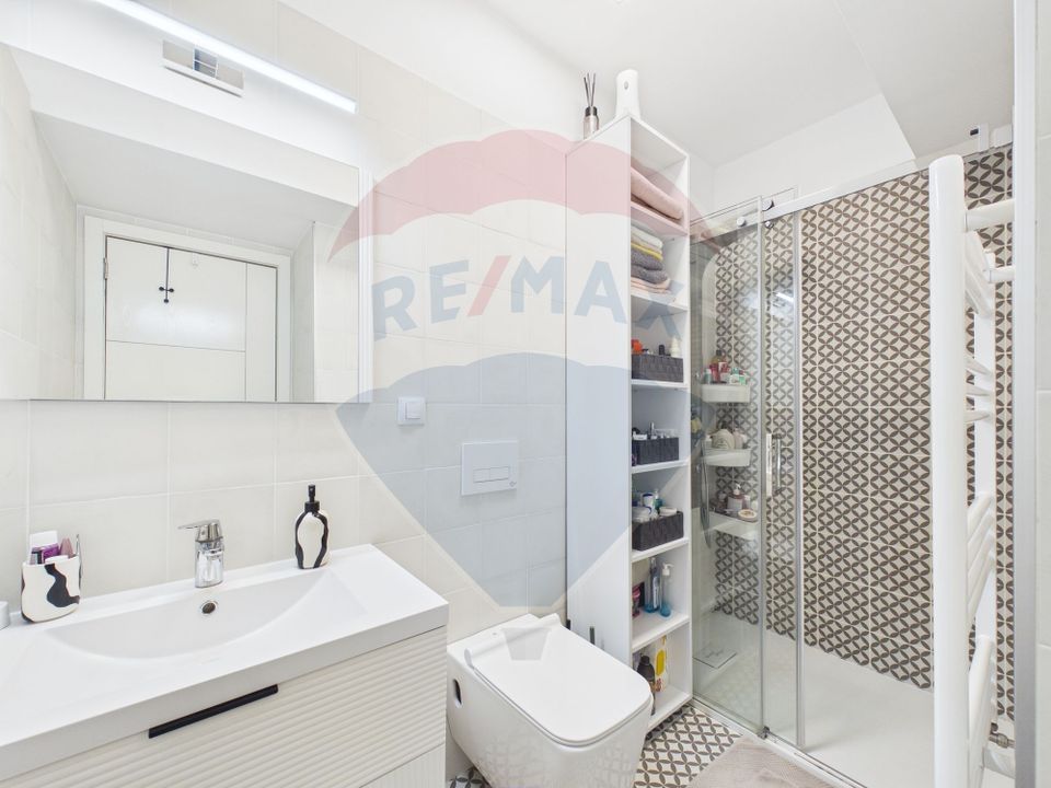 Apartament cu 3 camere de vânzare în zona Aviatiei