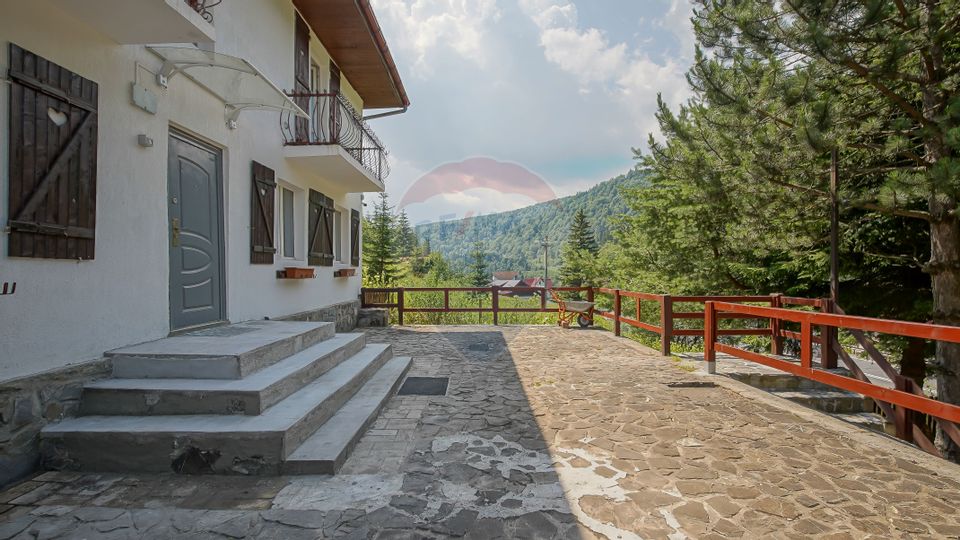 Vila cu potential turistic in Predeal privelisti si liniste montana