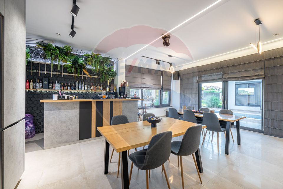 8 room House / Villa for sale
