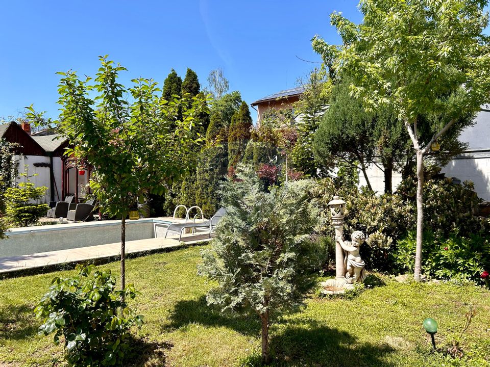 Casă / Vilă cu 16 camere de vânzare în zona Central