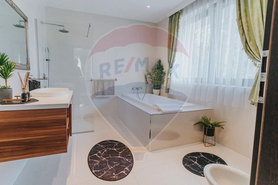Ready to Move Family Home with Heated Pool – Gheorghe Doja Street, Ora