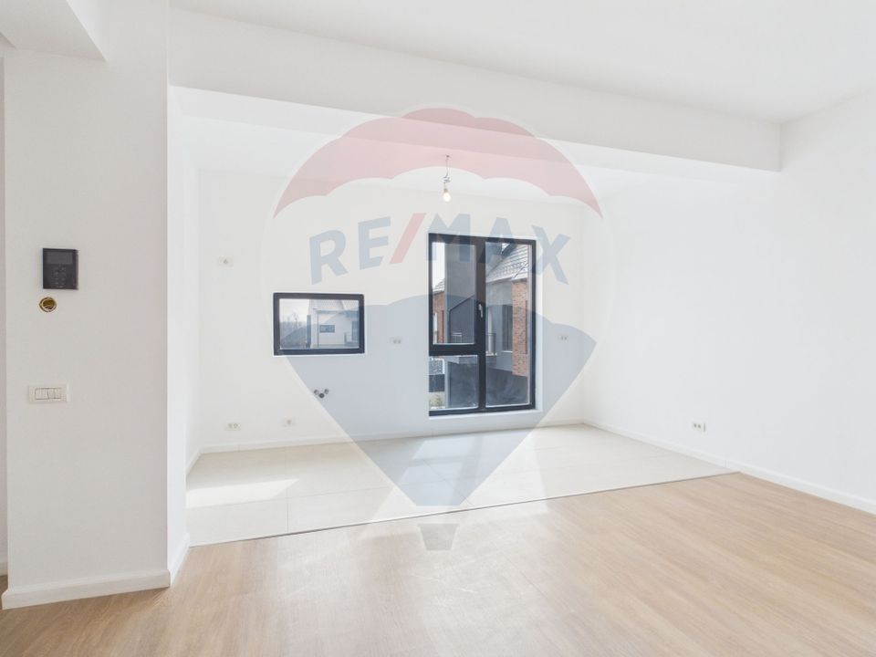 De vanzare| Apartament 3 camere nemobilat si 2 terase| Nobil Residence