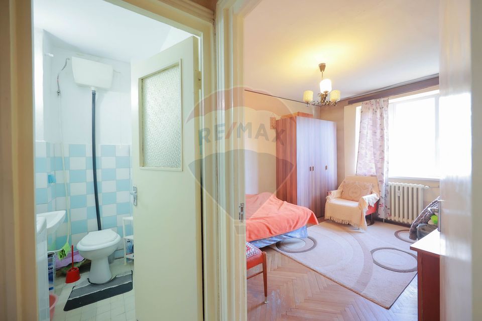 Apartament cu 4 camere de vânzare în zona Dacia