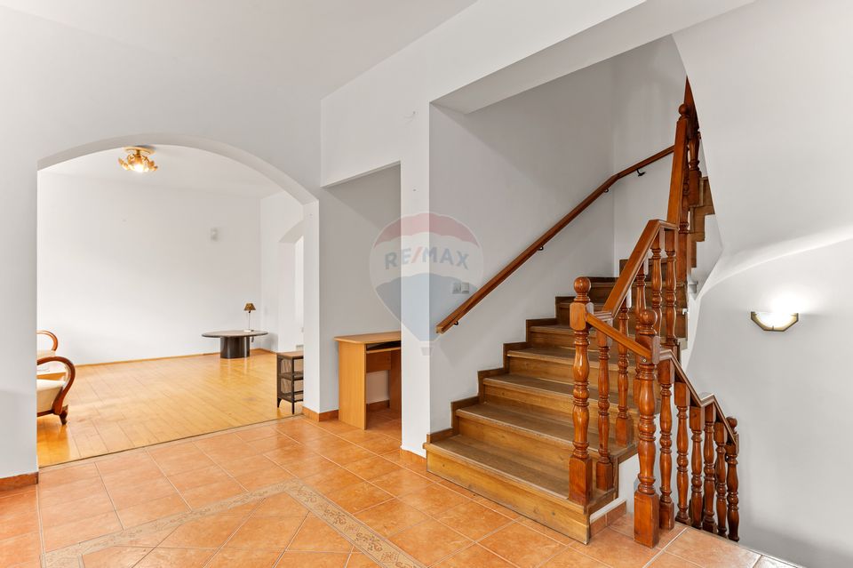 DE INCHIRIAT  Vilă cu 14 camere PIPERA/VOLUNTARI/ROND OMV