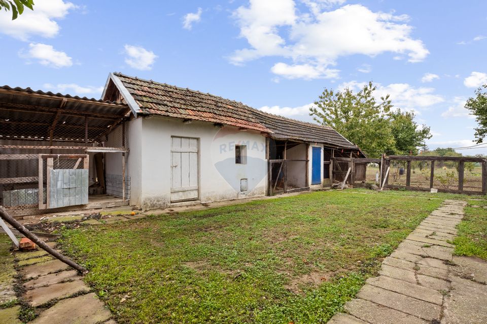 Casa si teren 2173 mp de vanzare in Tipar , la 12km de Chisineu Cris