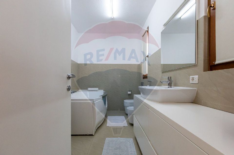 8 room House / Villa for sale