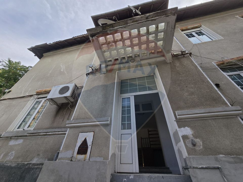 DE VANZARE Casă / Vilă cu 11 camere de vânzare în zona Parcul Carol