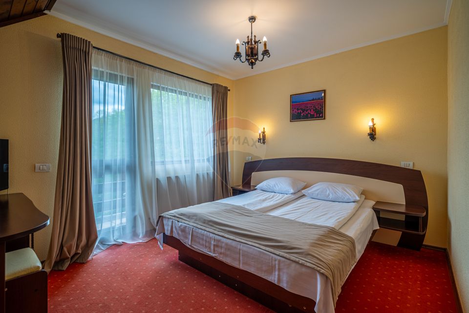 Proprietate deosebită de vânzare în Bușteni - Pensiune + Duplex