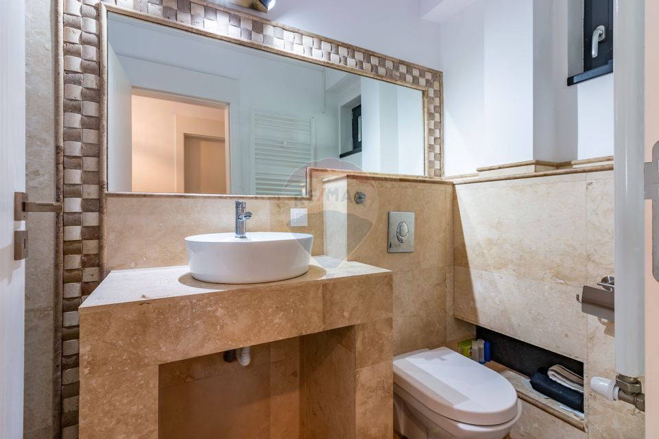 Villa in Corbeanca, near the lake, adjacent forest, blue lagoon