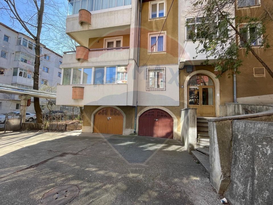 Apartament de vânzare la vile - garaj - boxă parter în acte