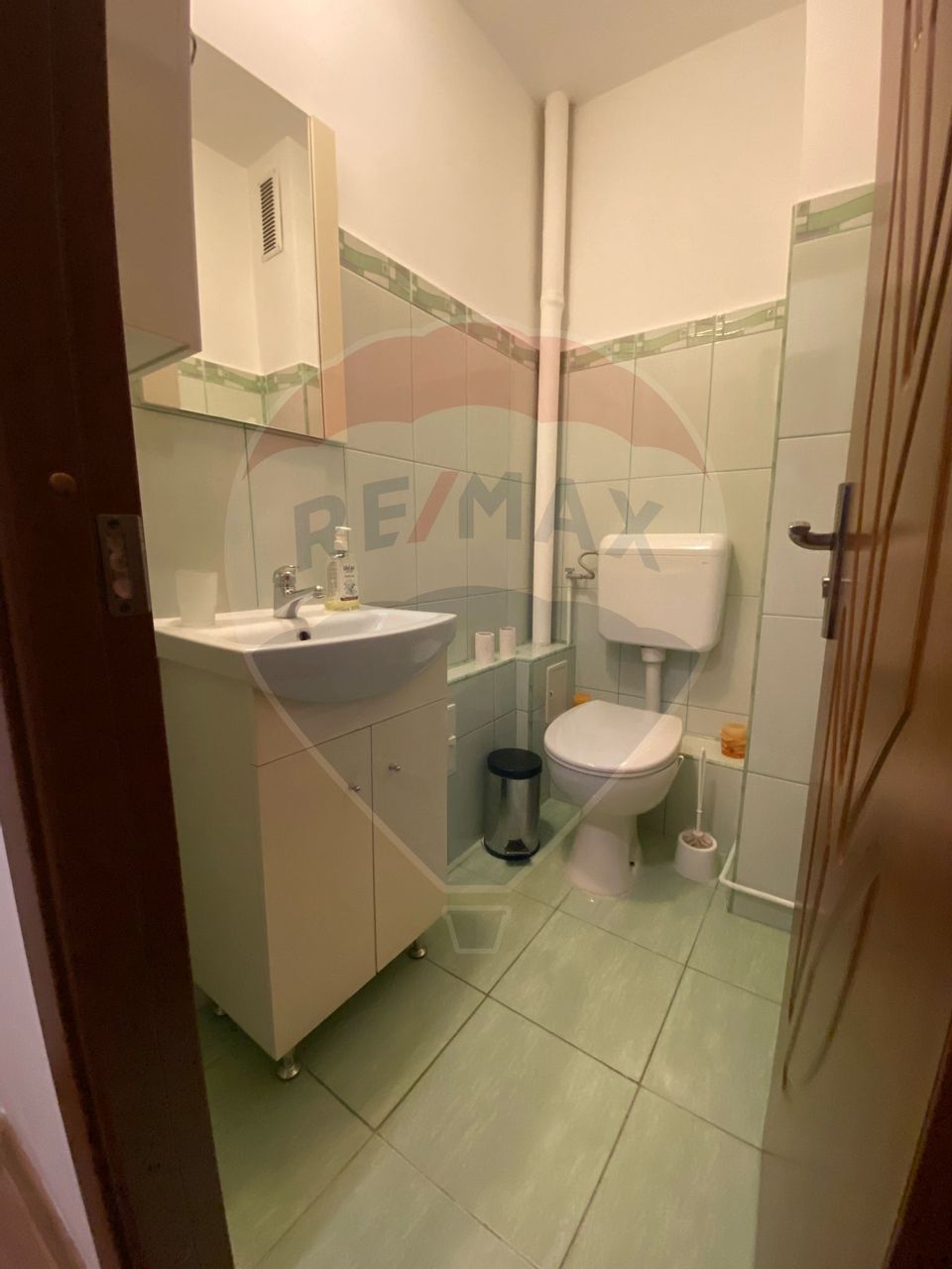 Apartament cu 4 camere de închiriat - 80 mp utili, Tractorul
