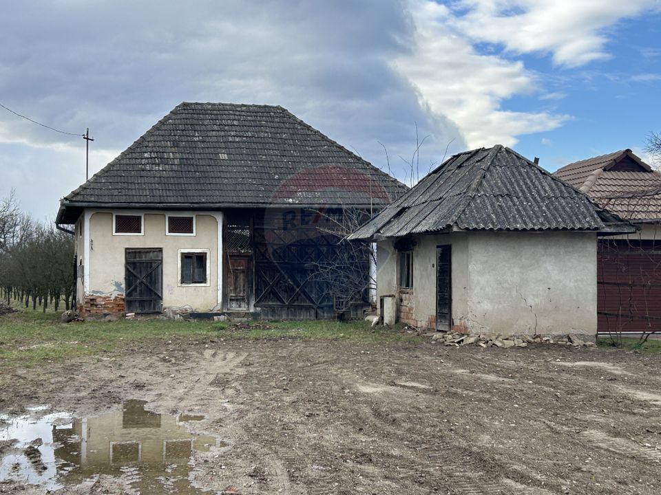 Constructie de caramida cu 3 camere de vânzare in centrul com. Salsig