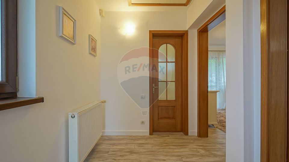 Proprietate cu stil la poalele muntelui - liniște și intimitate!