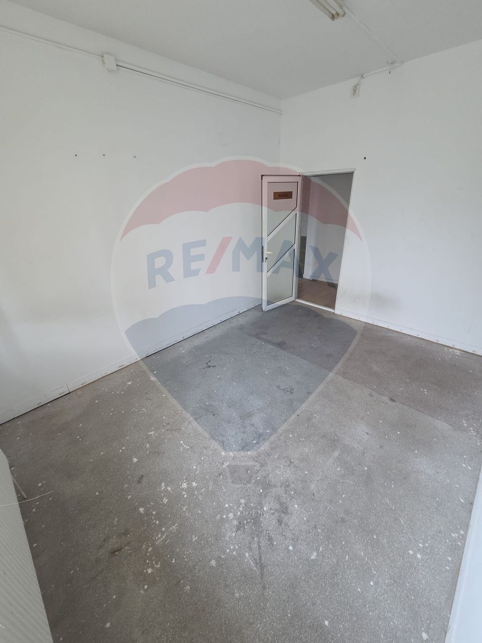 Ansamblu casa de locuit, hala productie ,spatiu de birouri si teren