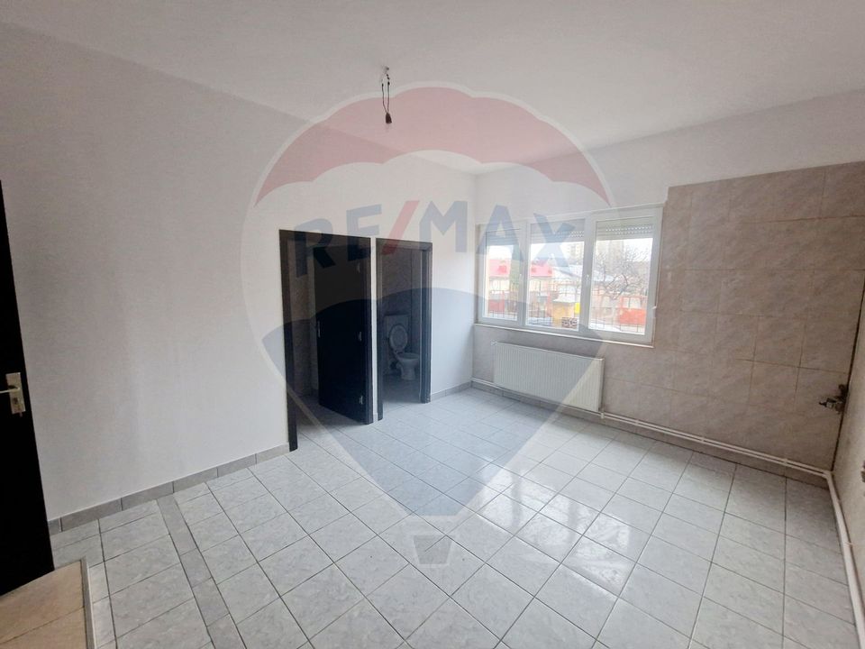 8 room House / Villa for rent, 1 Mai area