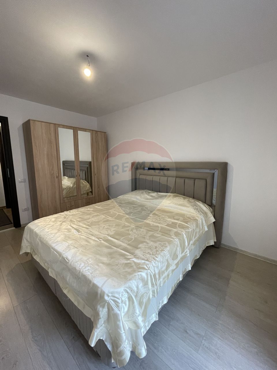 Apartament cu centrala si curte proprie - Vitan Mall