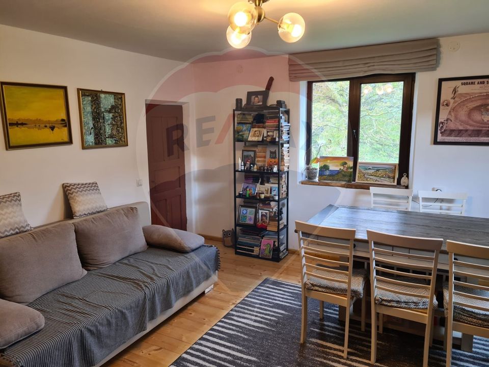 Vanzare casa  4 camere-microferma, cu panouri fotovoltaice