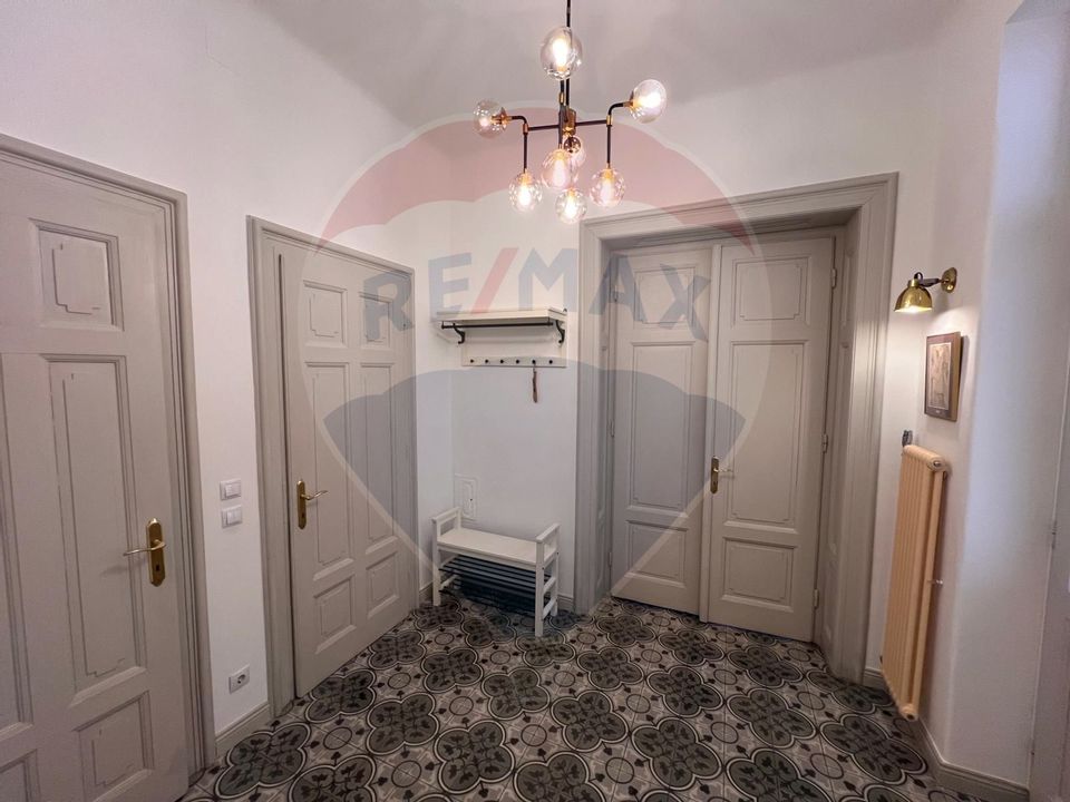 Apartament 3 camere de inchiriat în zona Centrala