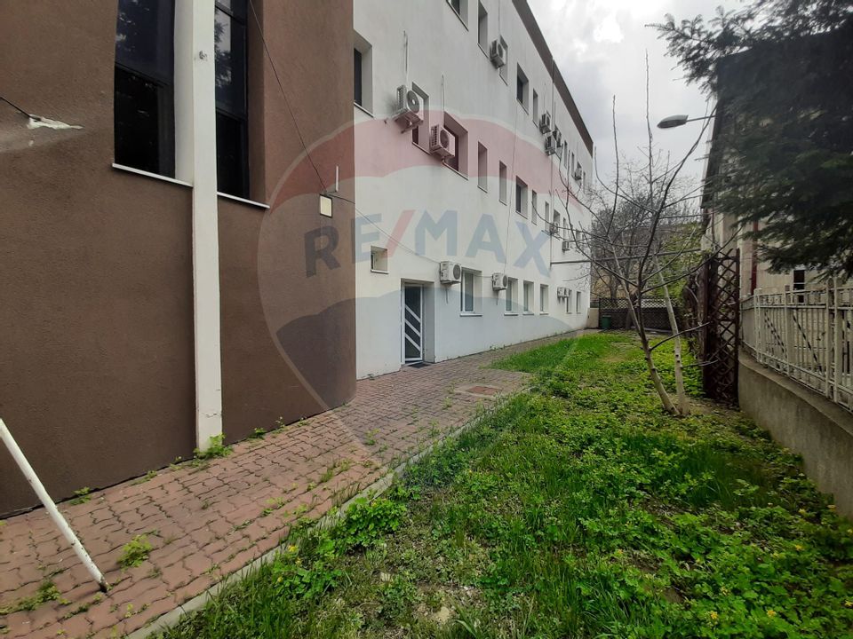 210sq.m Commercial Space for rent, Ultracentral area