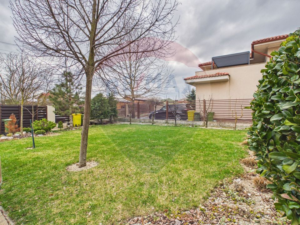 Modern villa 2011, with 5 rooms, 500sqm courtyard and garage