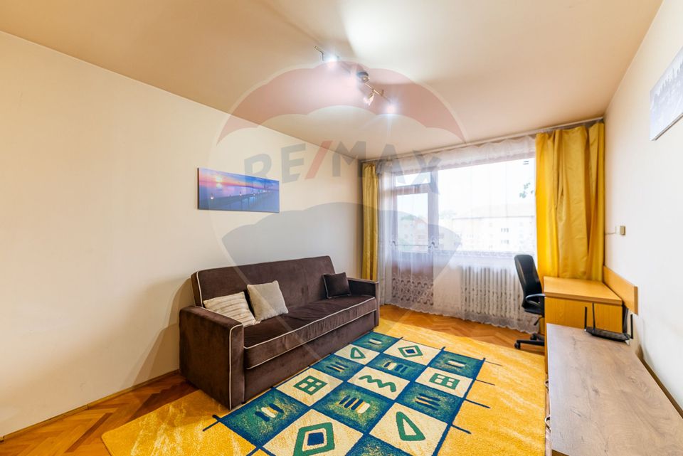 Apartament 4 camere de închiriat , ultracentral, centrală gaz