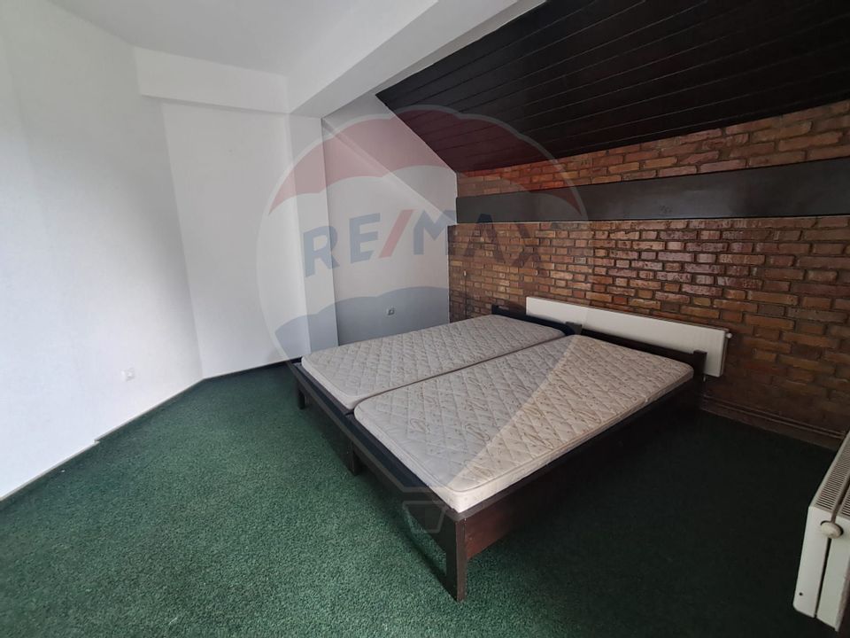 Pensiune Eselnita / 16 camere / Teren - 1448 mp / Ponton