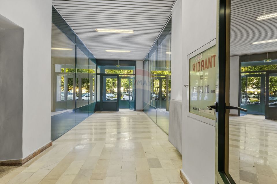 Cladire unica cu destinatii multiple de vanzare Ultracentral Arad