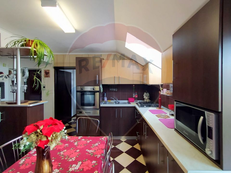 INCHIRIAT! Apartament spatios 3 camere + mansarda Rasnov