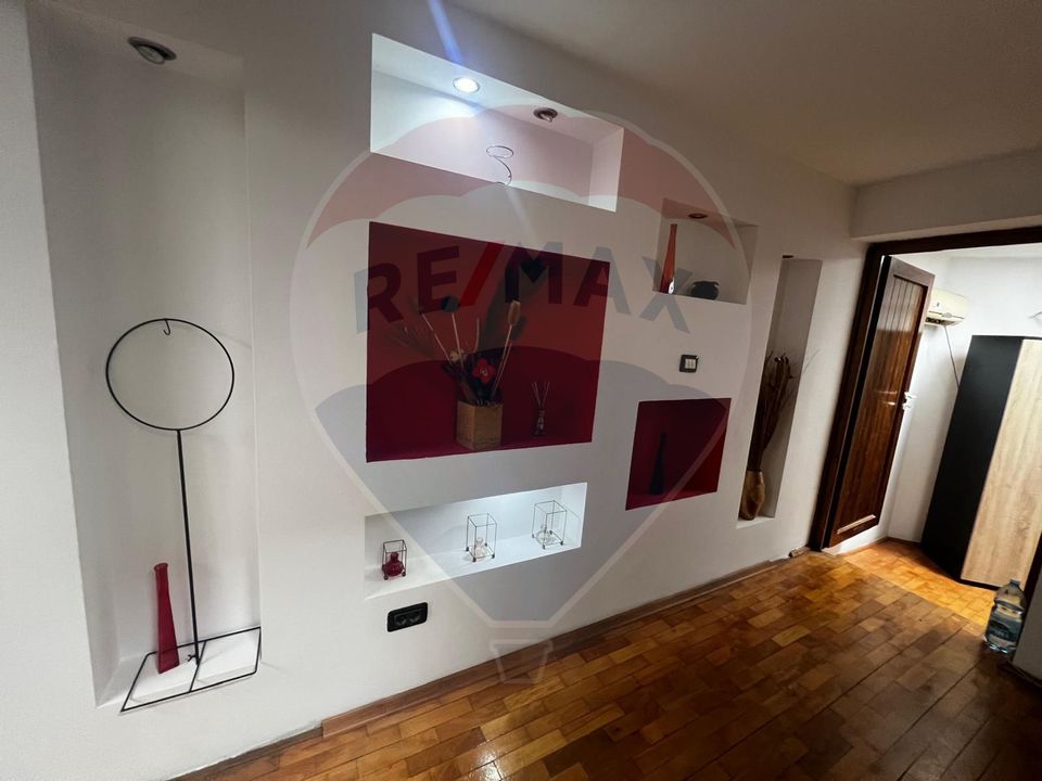 Casă pe doua nivele 3 camere zona Intim