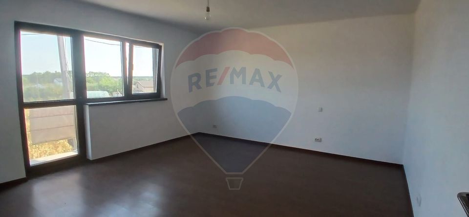 Casa individuala spatioasa cu 5 camere de vanzare in Corbeanca