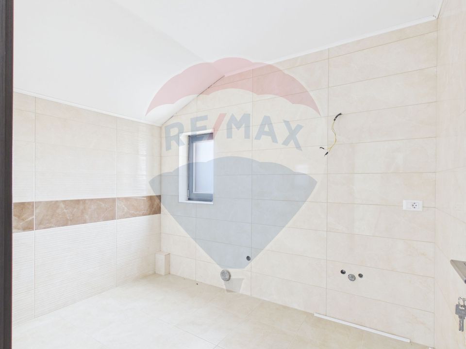 Modern 5 bedroom villa GF+1 for sale in Crevedia