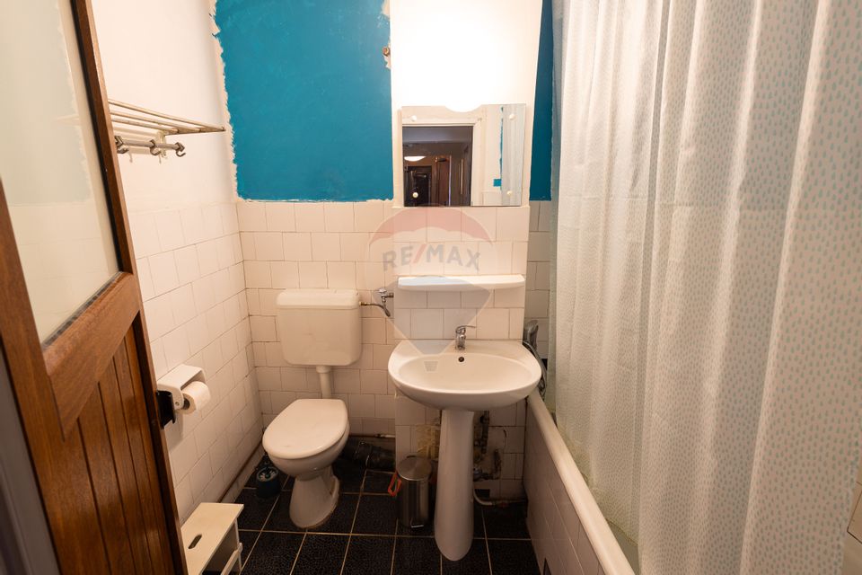 Apartament cu 5 camere de vânzare în zona Cetate