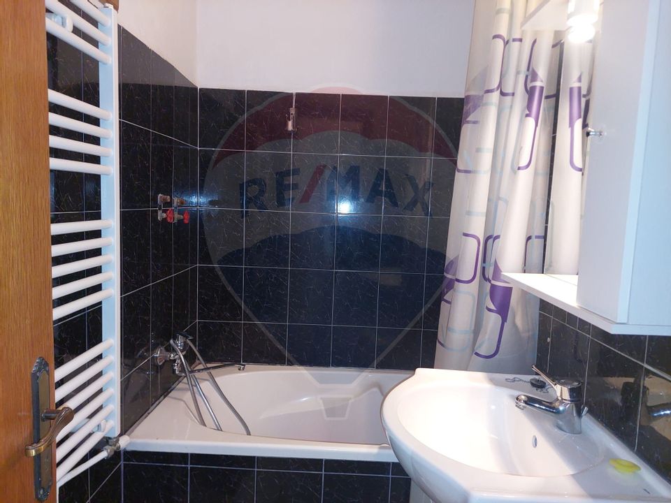 Apartament cu 3 camere de vanzare