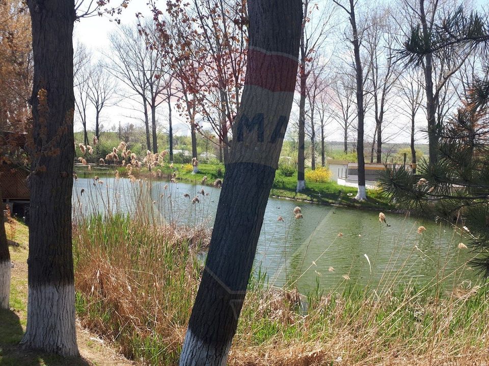 1,700sq.m Commercial Space for sale