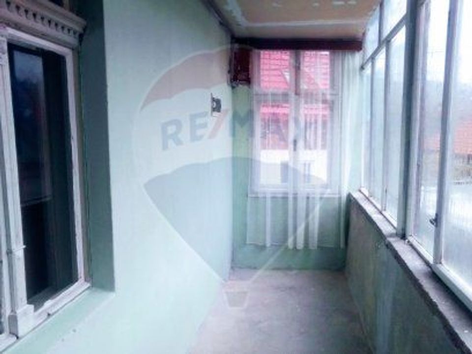 Casa individuală  4 camere de vânzare în zona Schei