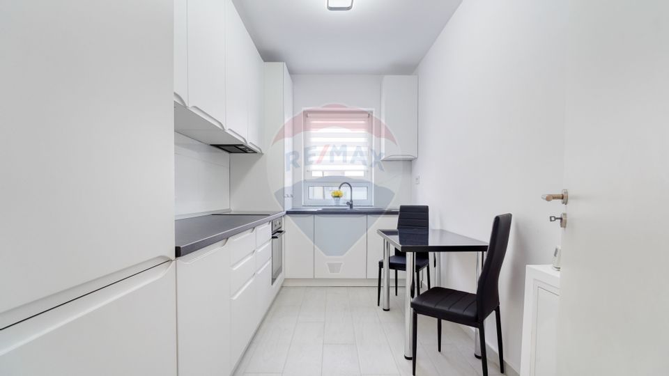 Apartament cu 3 camere de închiriat