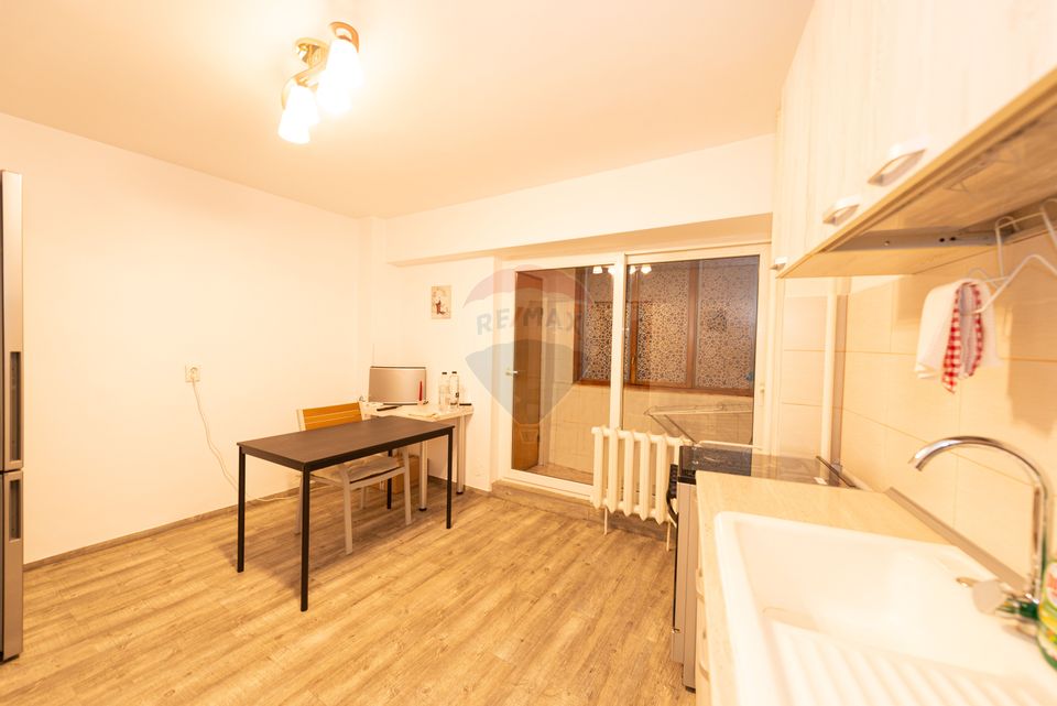 Apartament de vanzare 3 camere în zona Unirii, Mircea Voda