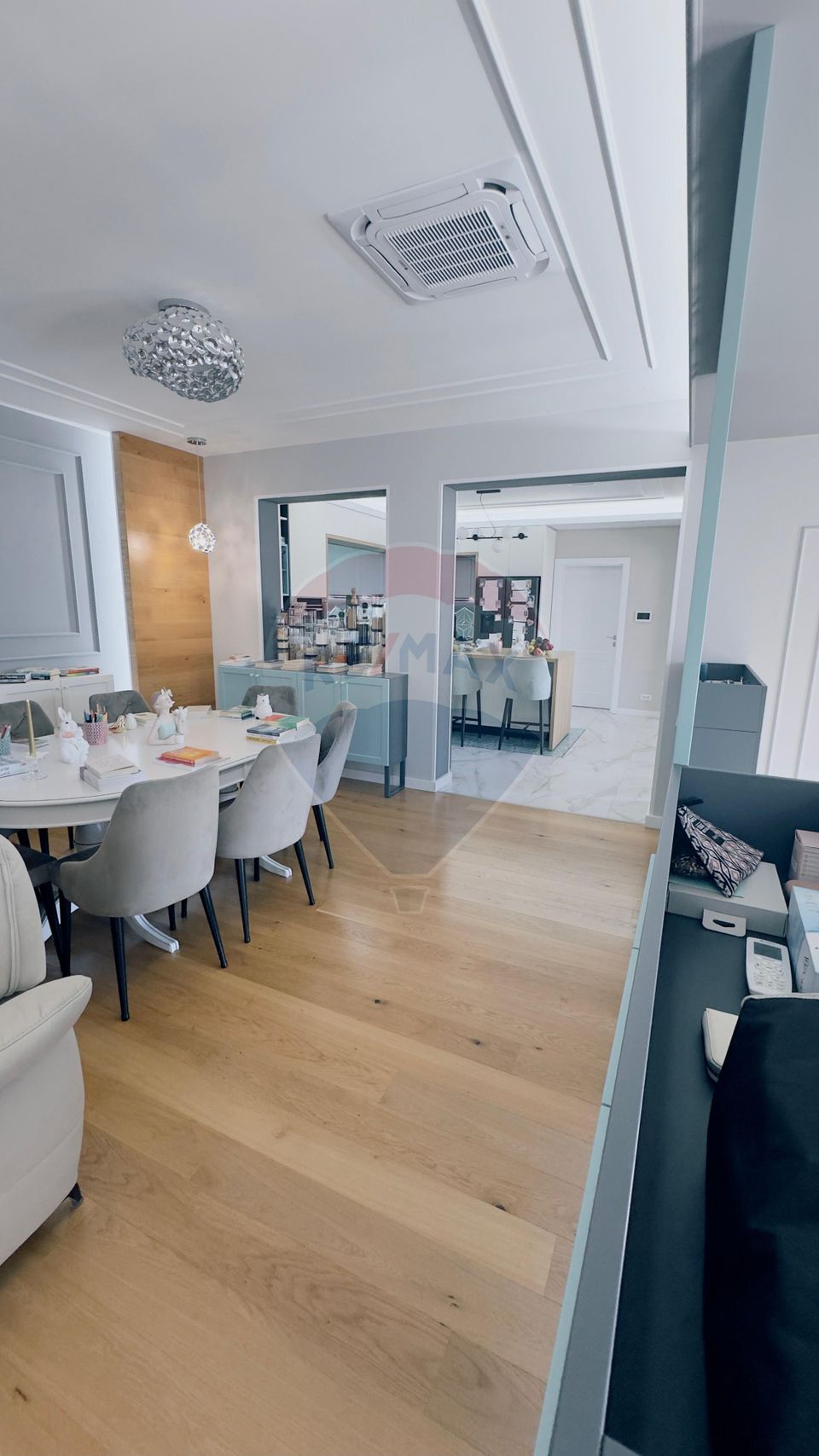 Proprietate premium în Filiași, locuință de lux cu spații comerciale