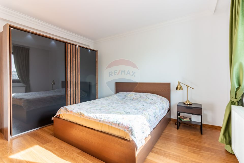 Villa in Corbeanca, near the lake, adjacent forest, blue lagoon