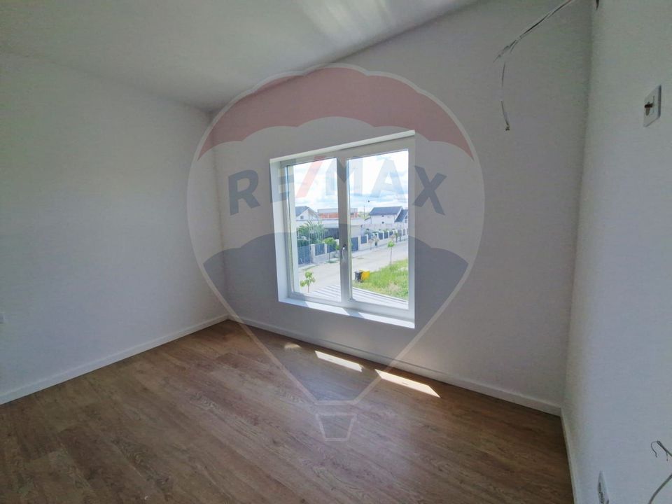 Casă / Vilă - 132,5 mp  , teren - 264 mp  / zona Cârcea