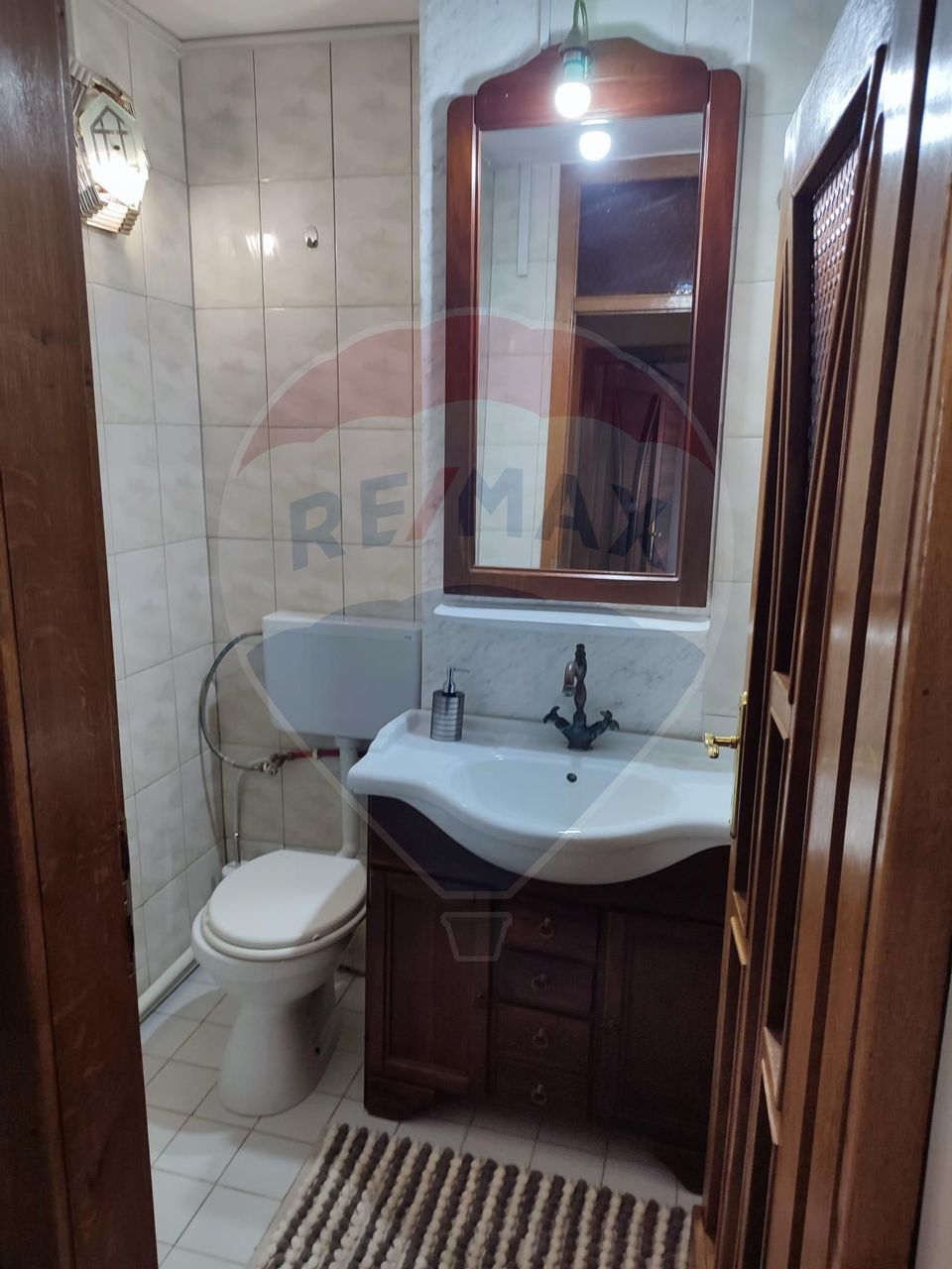 Apartament cu 3 camere de închiriat în zona Micalaca