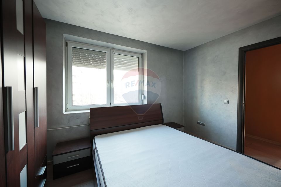 Apartament cu 3 camere de închiriat, în zona Rogerius