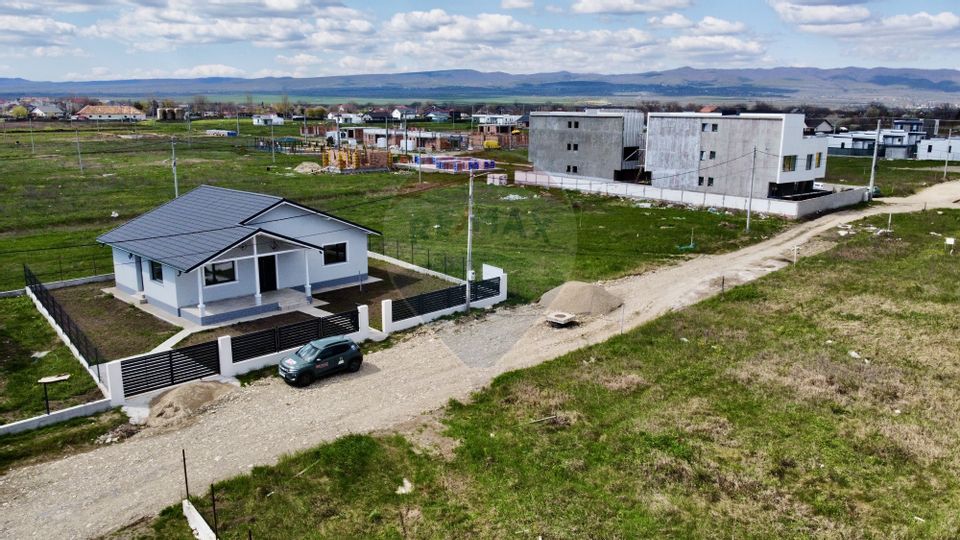 Casă / Vilă cu 3 camere de vânzare în zona Vest