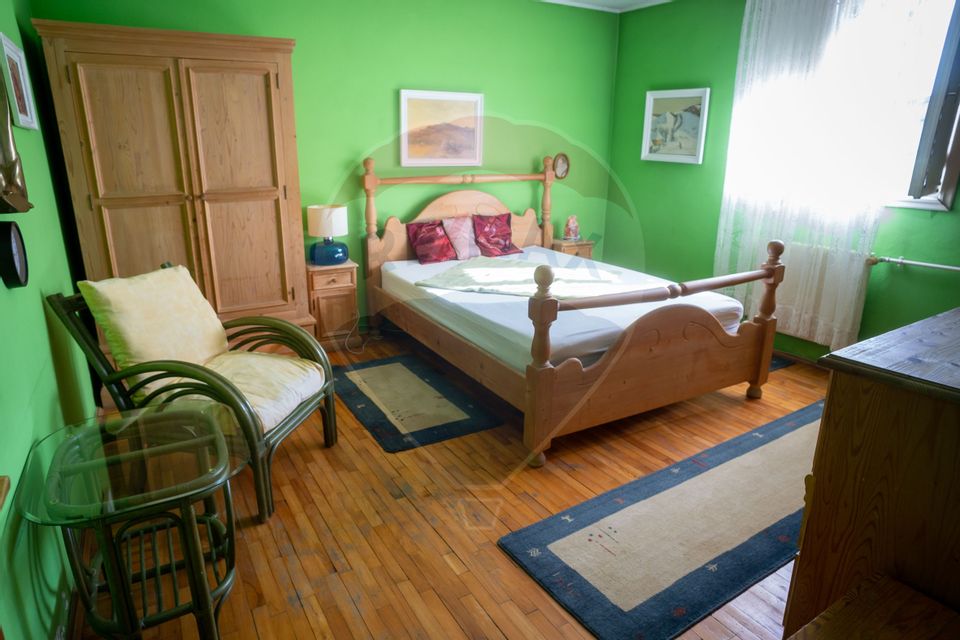 Casă / Vilă cu 10 camere si teren generos, Sos. Salaj