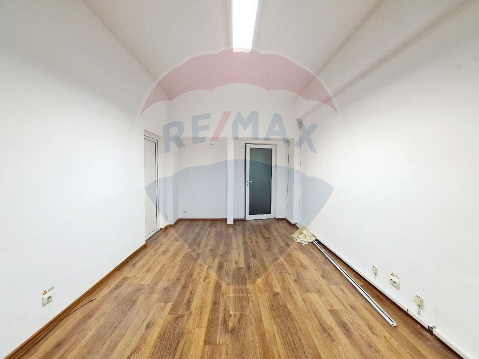 18sq.m Office Space for rent, Universitate area