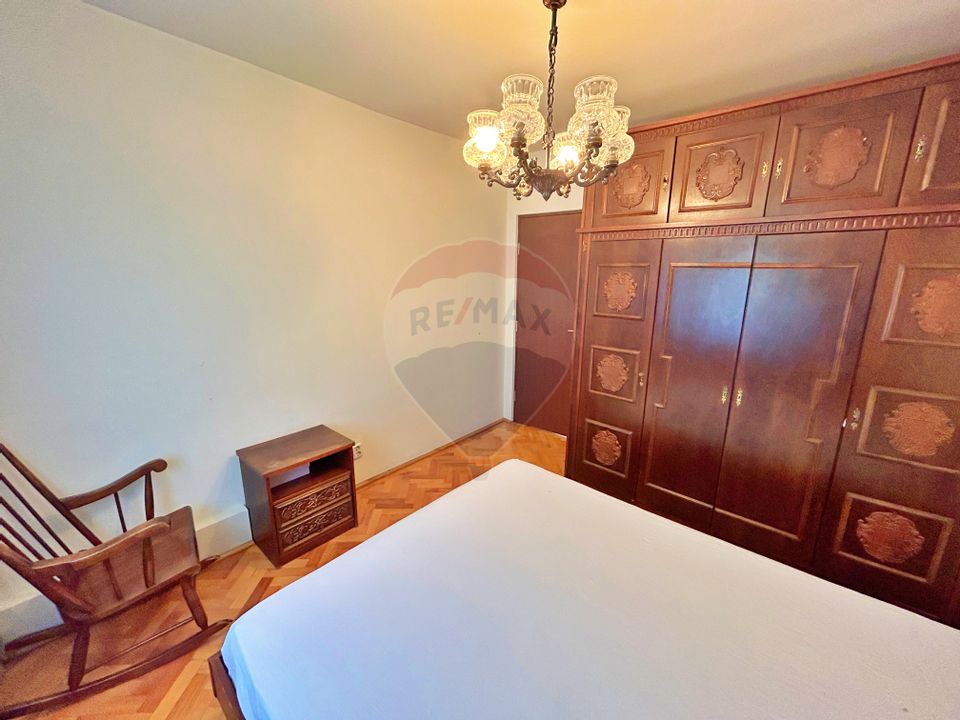 Apartament cu 4 camere de vânzare în zona Aurel Vlaicu