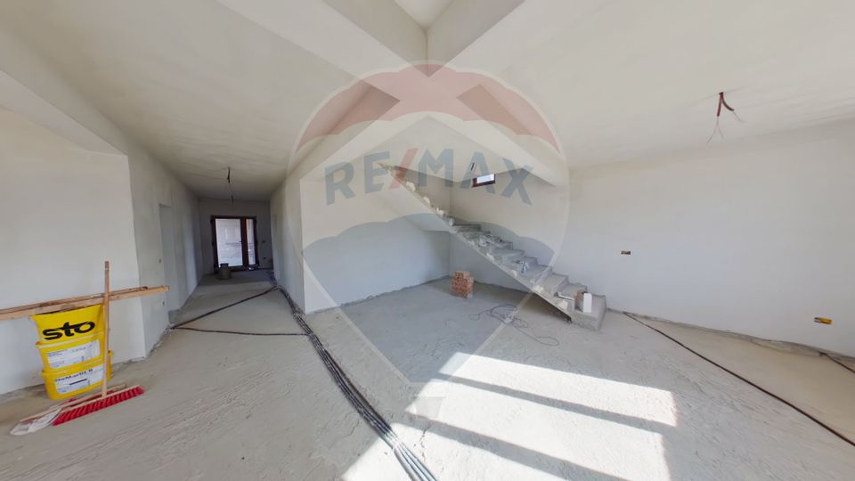 Casă / Vilă cu 8 camere de vânzare